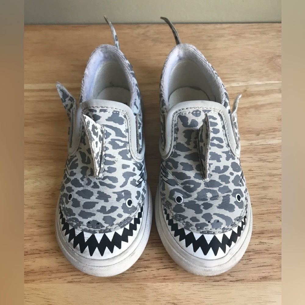 Vans Kids Slip-On Leopard Shark Sneakers Size: US Toddler 8.5 EUR 25 CM 14.5